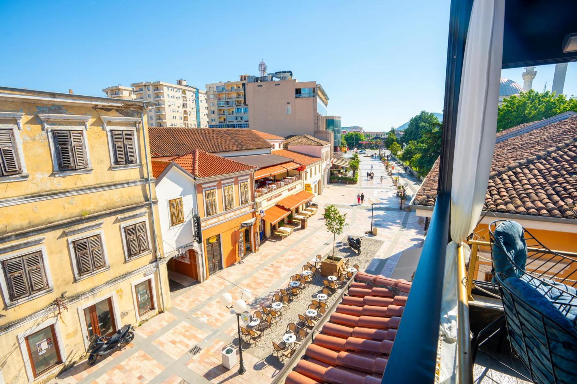 Terrace Hostel & Lounge Bar Shkodër エクステリア 写真