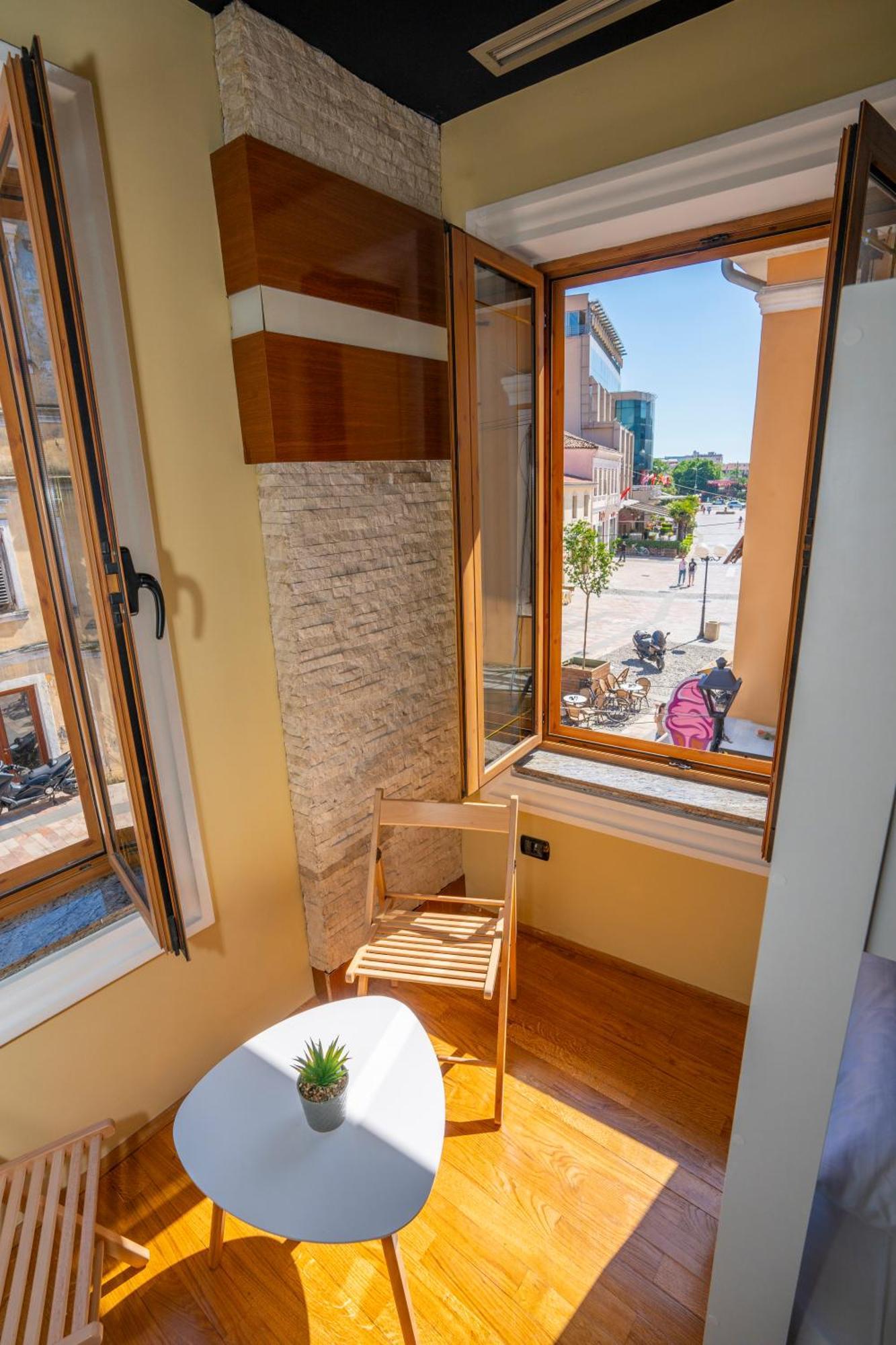 Terrace Hostel & Lounge Bar Shkodër エクステリア 写真