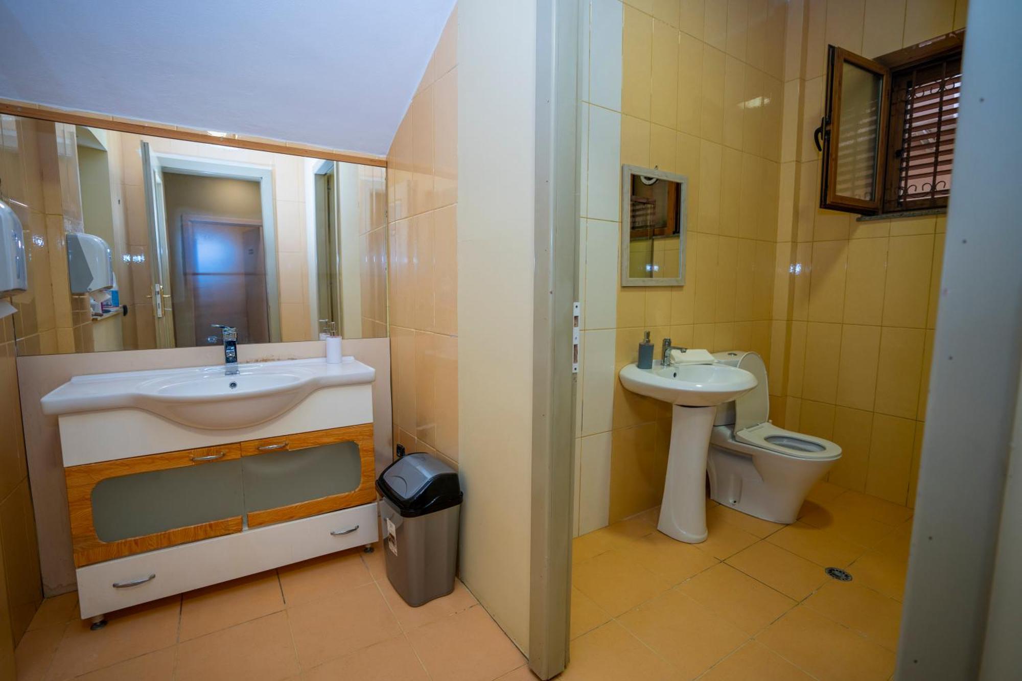 Terrace Hostel & Lounge Bar Shkodër エクステリア 写真