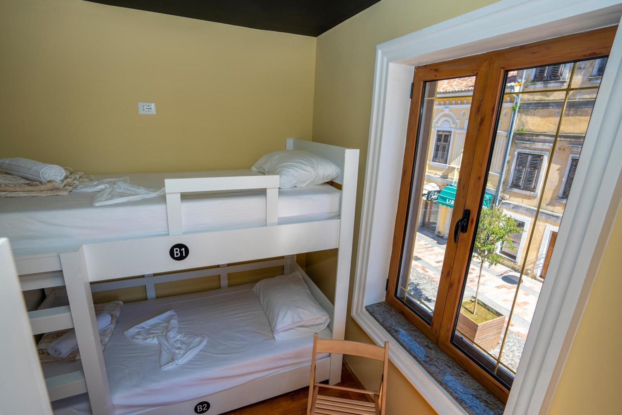 Terrace Hostel & Lounge Bar Shkodër エクステリア 写真