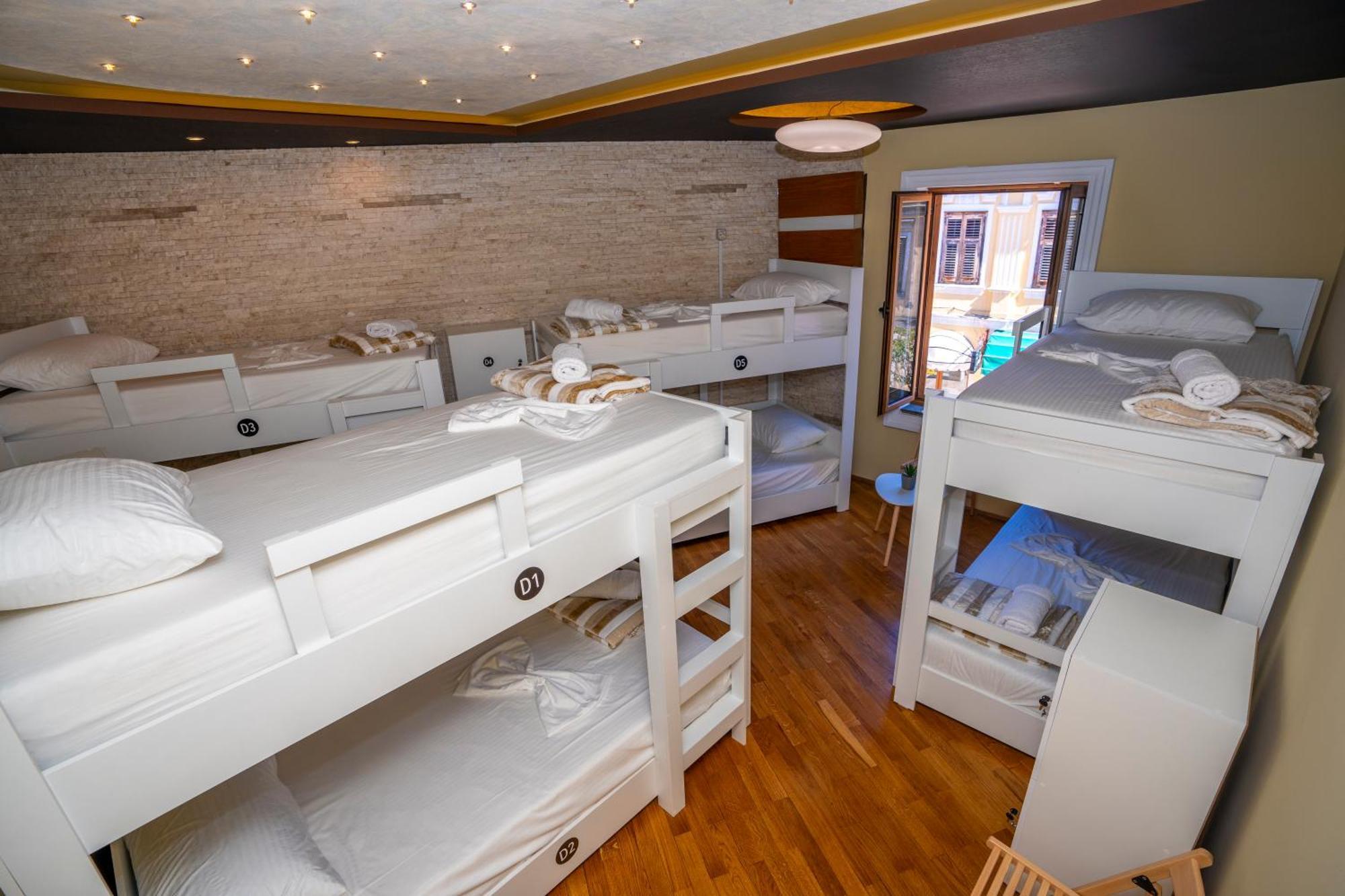 Terrace Hostel & Lounge Bar Shkodër エクステリア 写真