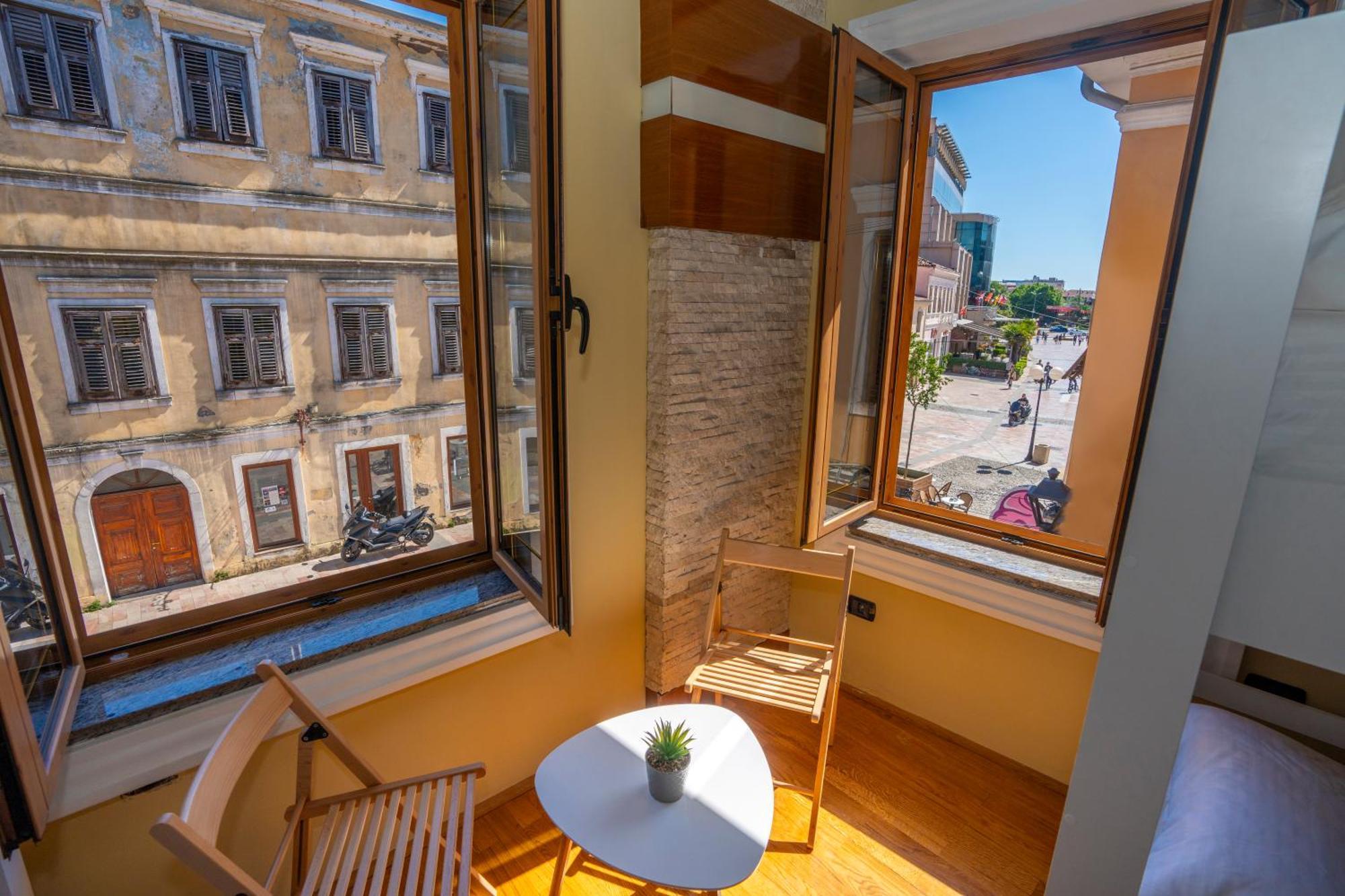 Terrace Hostel & Lounge Bar Shkodër エクステリア 写真