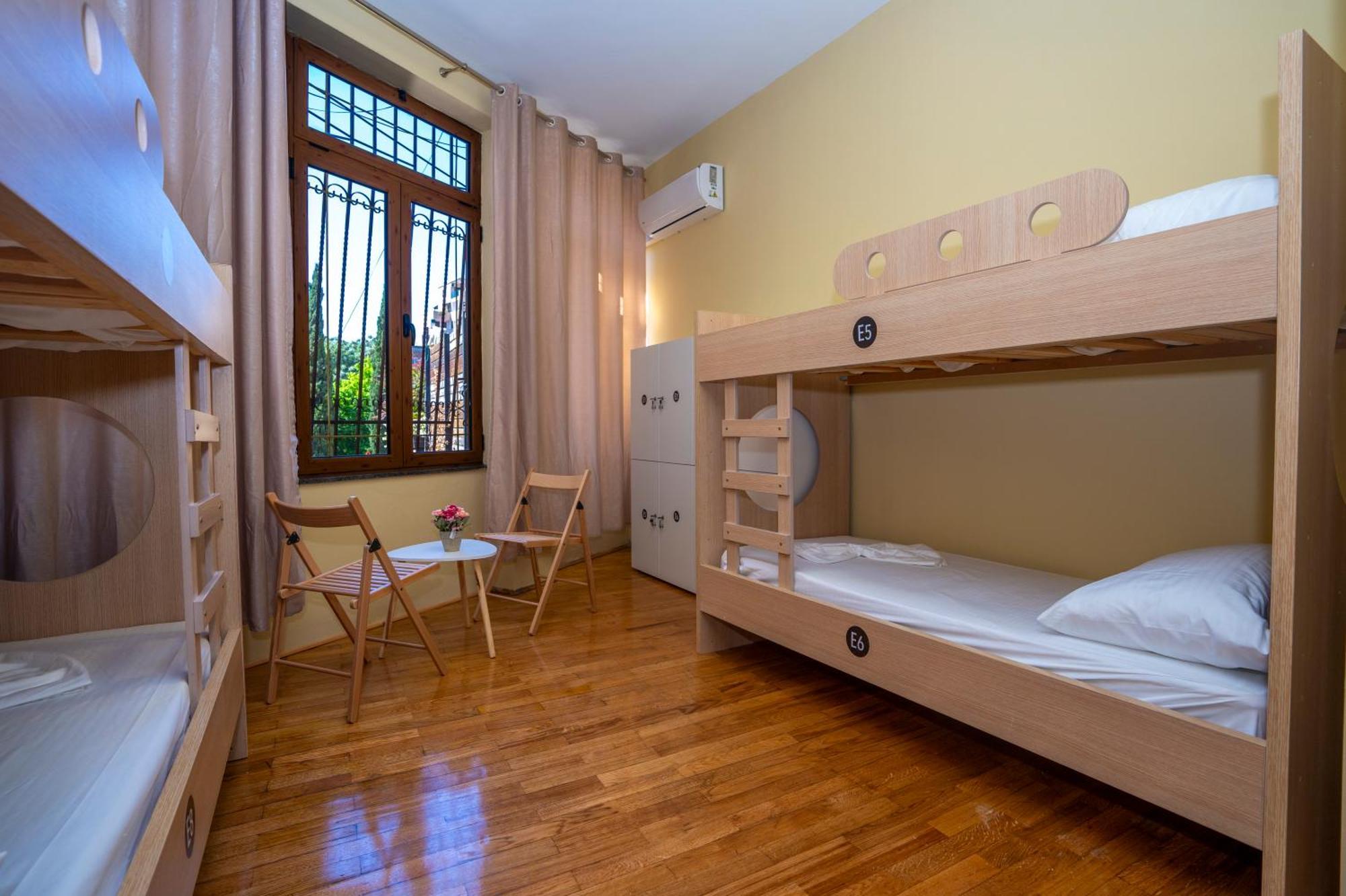 Terrace Hostel & Lounge Bar Shkodër エクステリア 写真