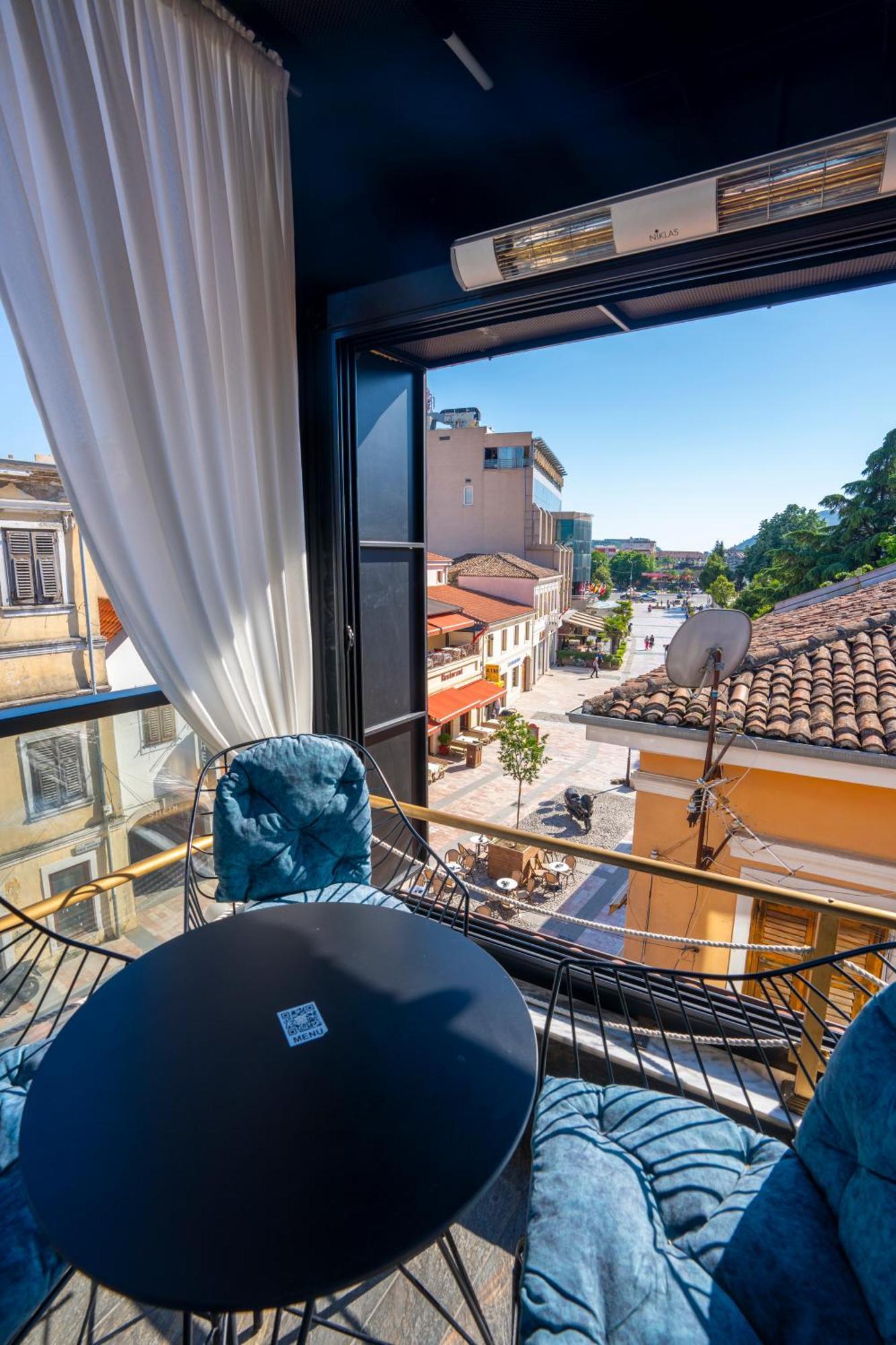 Terrace Hostel & Lounge Bar Shkodër エクステリア 写真