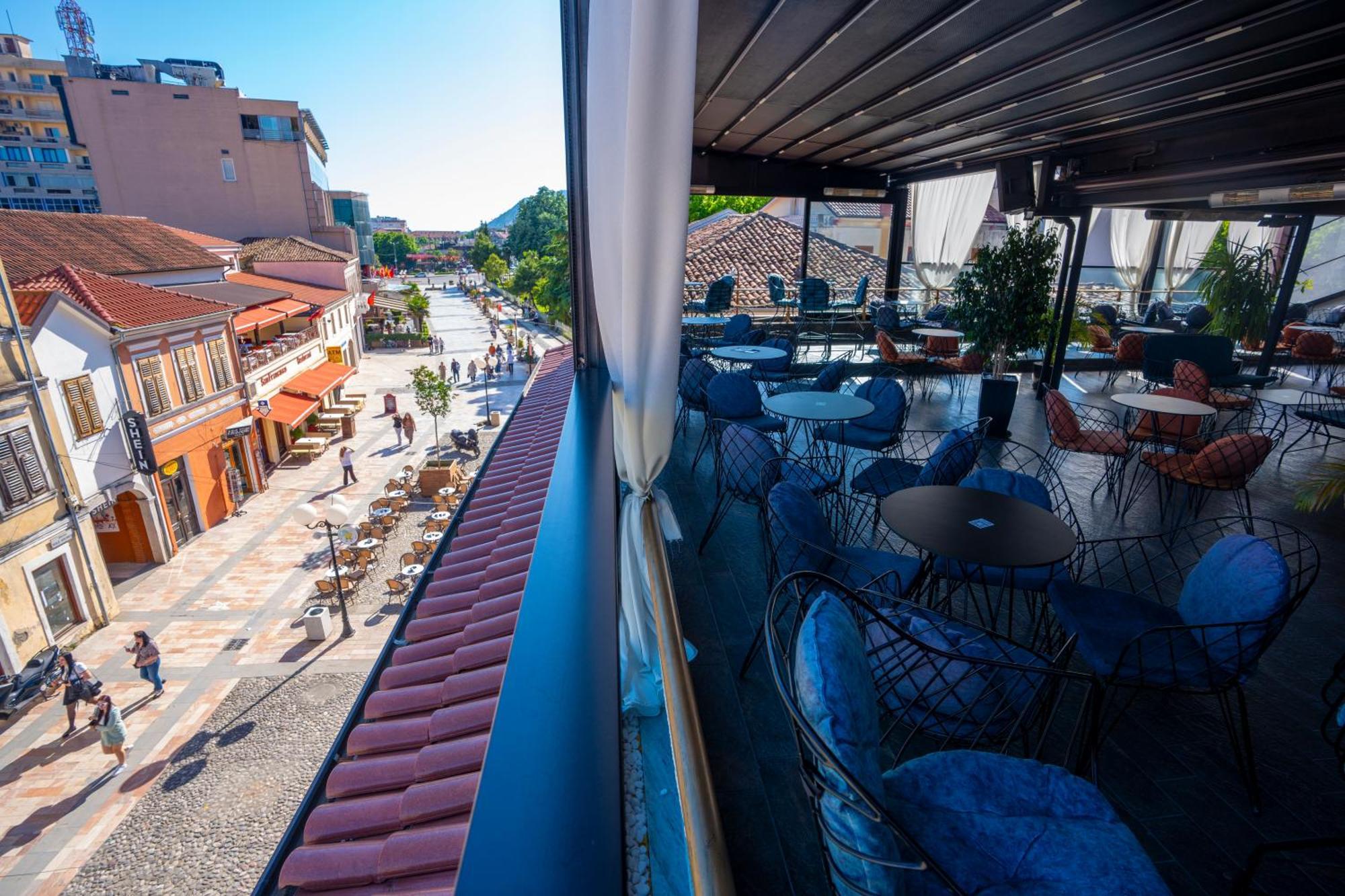 Terrace Hostel & Lounge Bar Shkodër エクステリア 写真