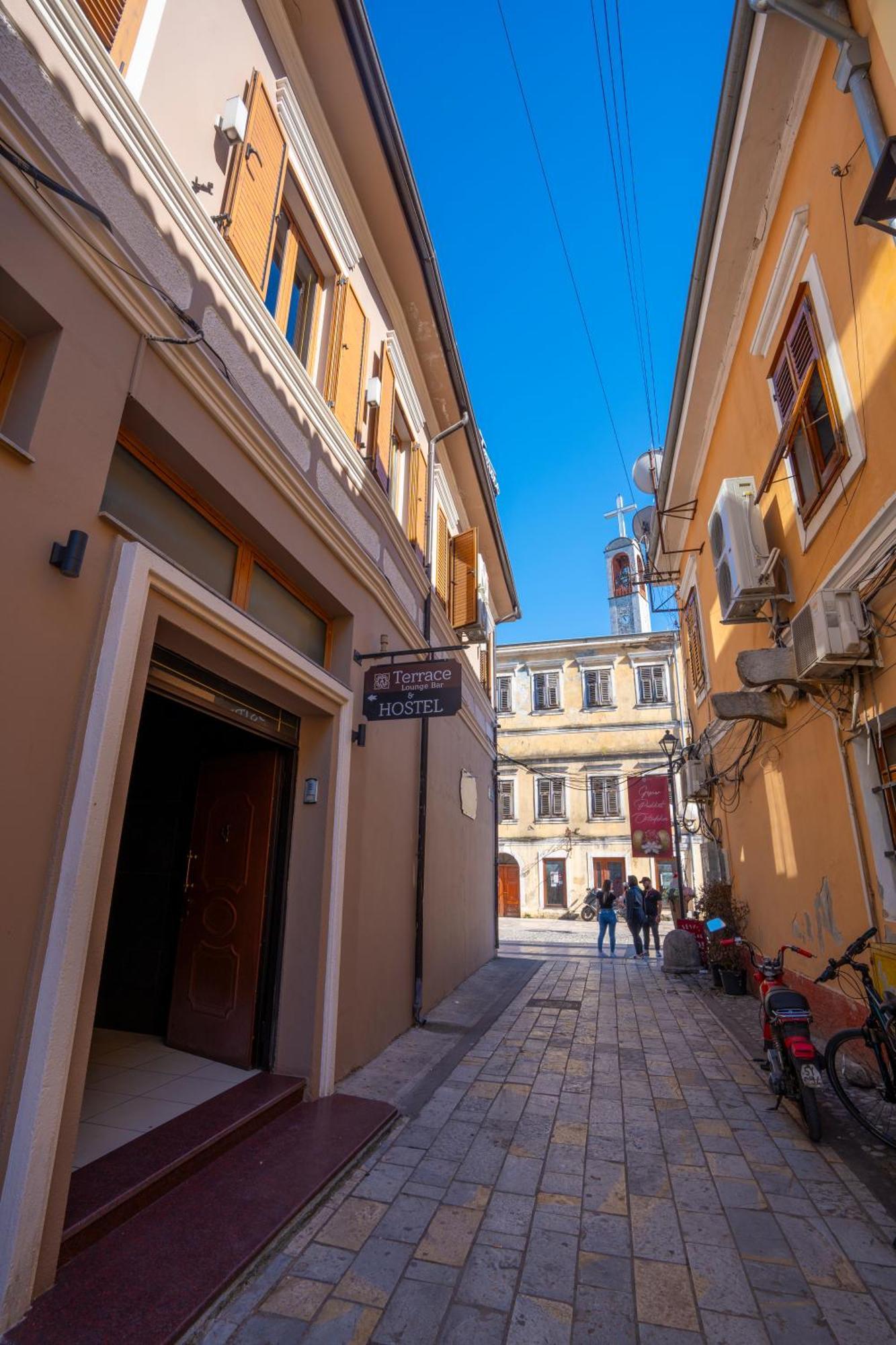 Terrace Hostel & Lounge Bar Shkodër エクステリア 写真